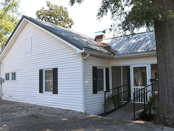 5th image of 40 Church St