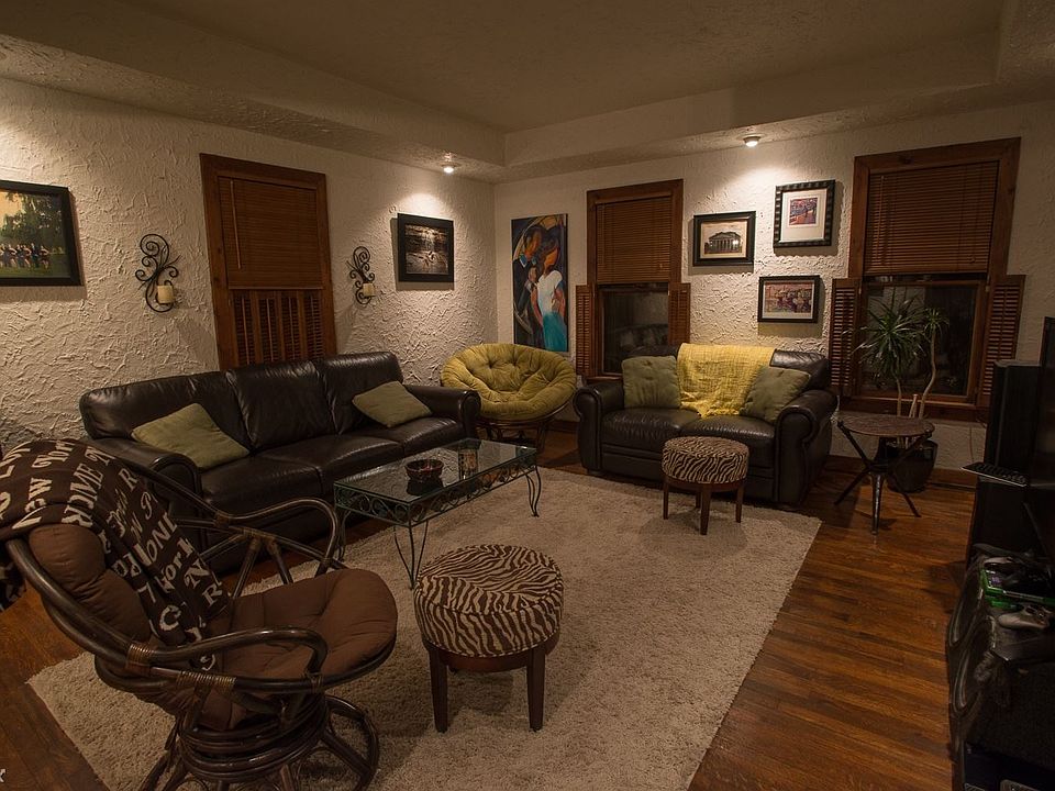 20 Sturges 2nd Living Room