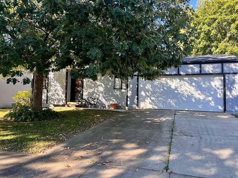 1509 Esther St — Photo 1