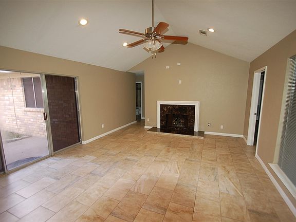 4th image of 18002 Brooknoll Dr