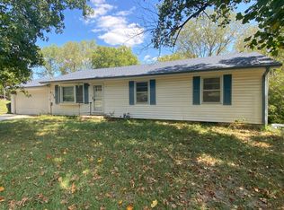 6726 SE Berryton Rd, Berryton, KS 66409