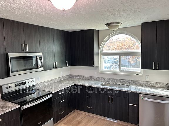 3rd image of 3105 S Ivy Ln