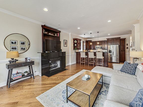 4th image of 1501 W Augusta Blvd #1