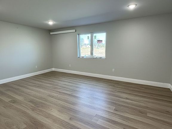 5th image of 102 8th Ave SW #1
