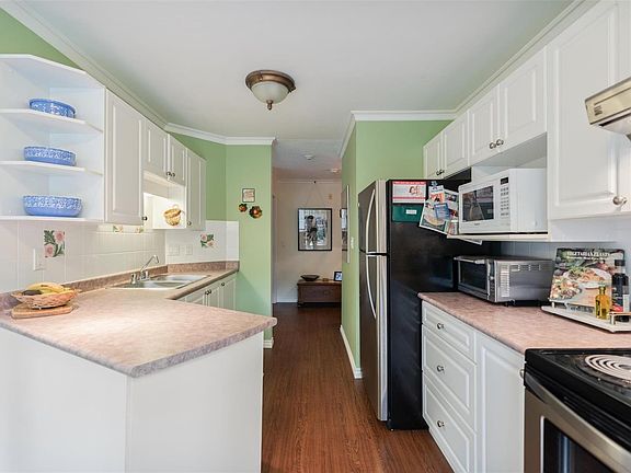 4th image of 936 Fairfield Rd #102