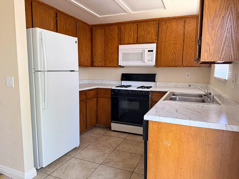 25880 Dartmouth St #T — Photo 3
