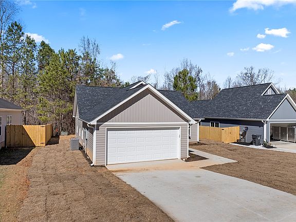 2nd image of 110 Running Creek Dr