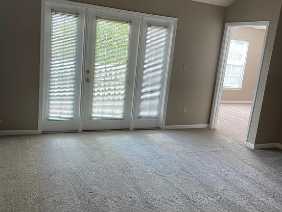 Living Area - Vaulted Ceilings