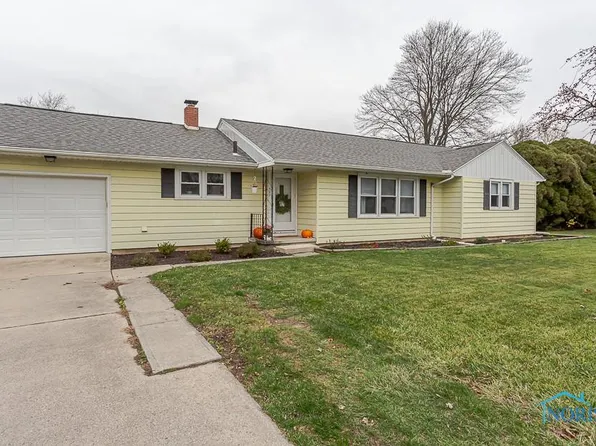 422 Henry Dr, Woodville, OH 43469