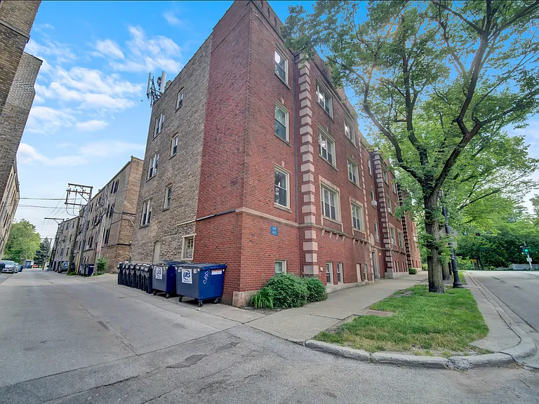 1024 Noyes St — Photo 4