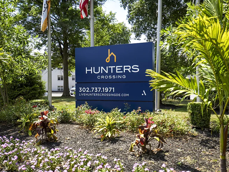 HUNTERS CROSSING — Photo 29