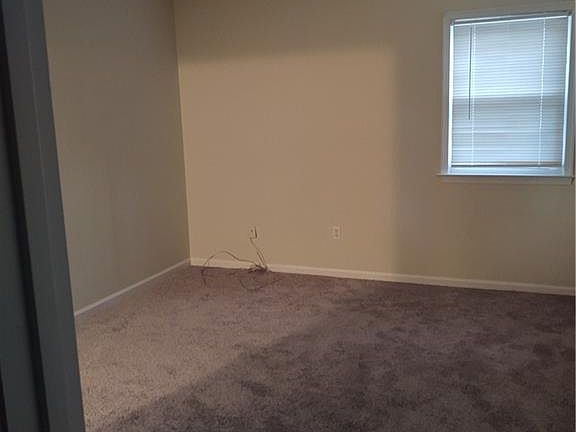 5th image of 208 Eastlawn Dr