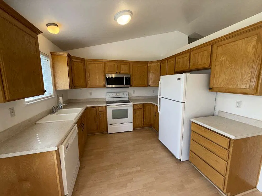 4 bed, 1700 sqft, $1,900 — Photo 3