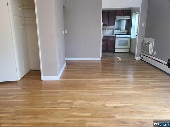 4th image of 1575 Center Ave APT 5F