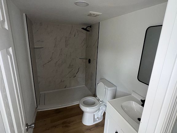 3rd image of 1101 Davis St NE #3