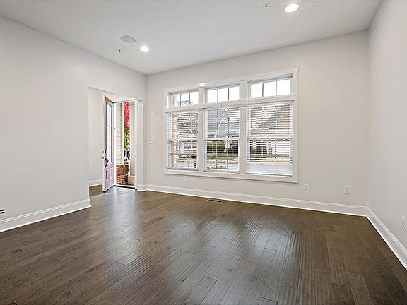 4th image of 1265 Newbury Highland