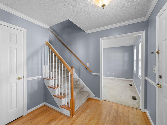 4th image of 104 Kildare Ct