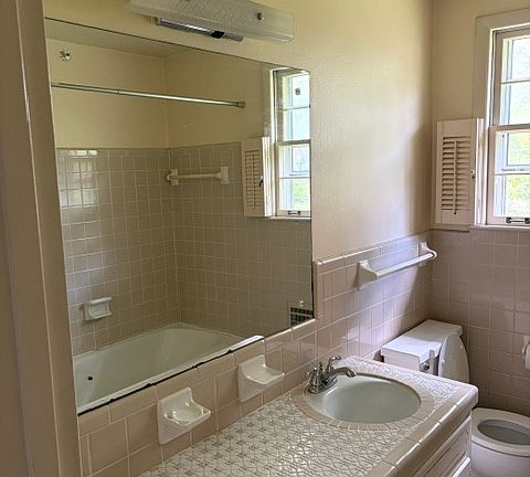 4th image of 3919 Caylor Dr