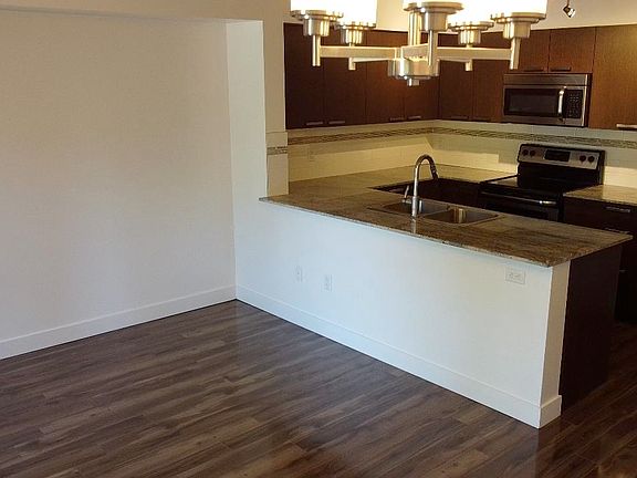 4th image of 13883 Laurel Dr #301