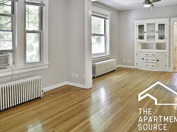 3rd image of 3219 N Leavitt St #2