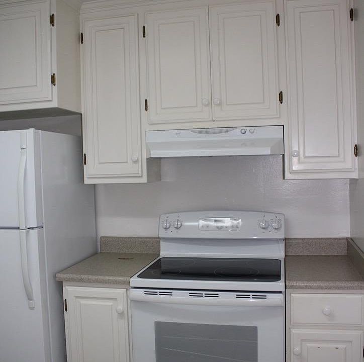 1st image of 325 E William St #18