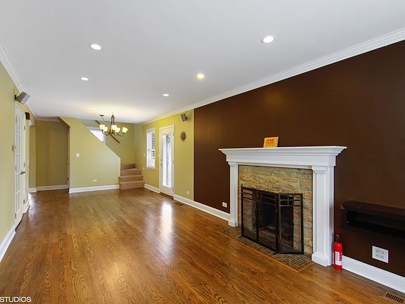 3rd image of 4928 Fargo Ave
