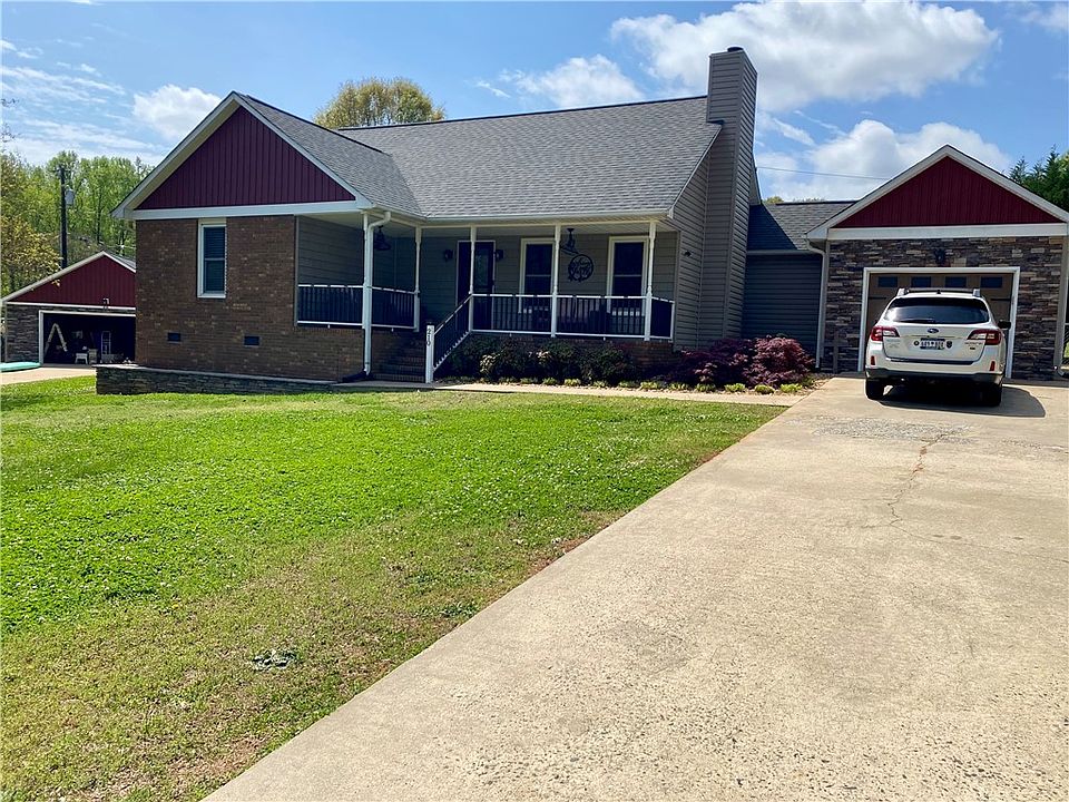 1st image of 210 Twin Lakes Dr