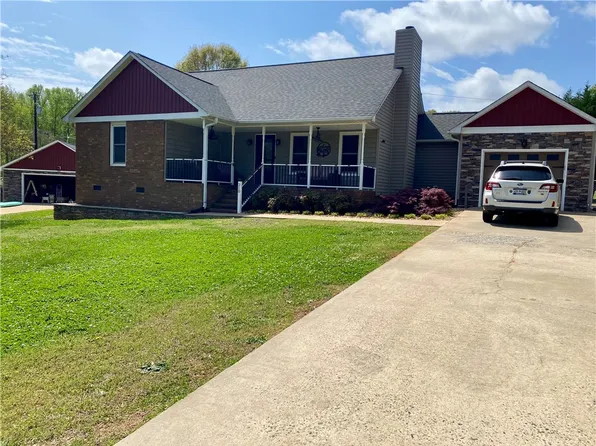 210 Twin Lakes Dr, Anderson, SC 29621