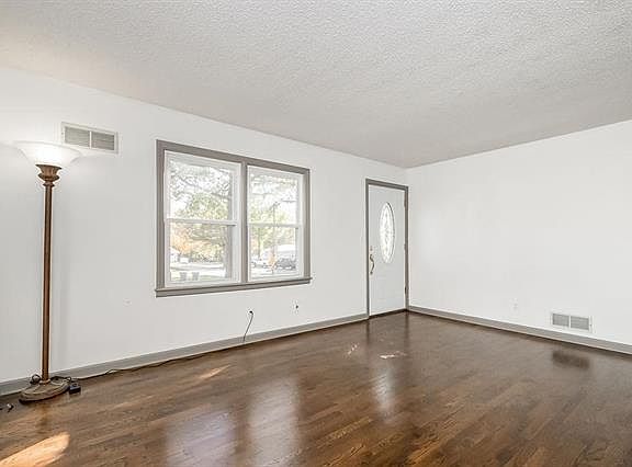 4th image of 308 Campbell Dr