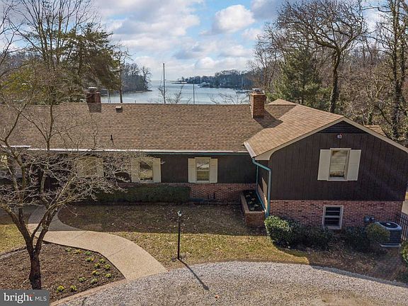 2nd image of 810 Holly Dr E