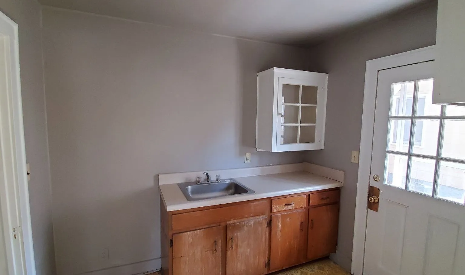 1 Bedroom 1 Bathroom Duplex! — Photo 2
