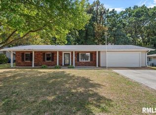 40 Woods Mill Rd, Sherman, IL 62684