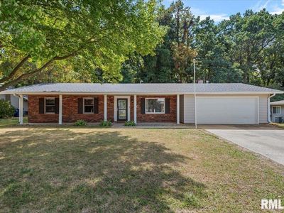 40 Woods Mill Rd, Sherman, IL, 62684