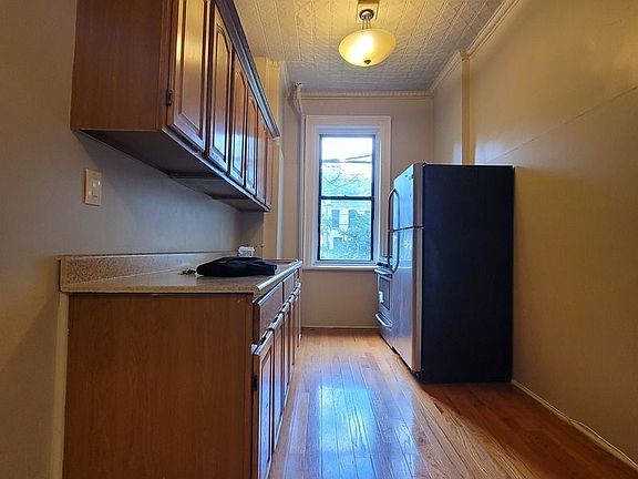 4th image of 881 Saint Johns Pl APT 1
