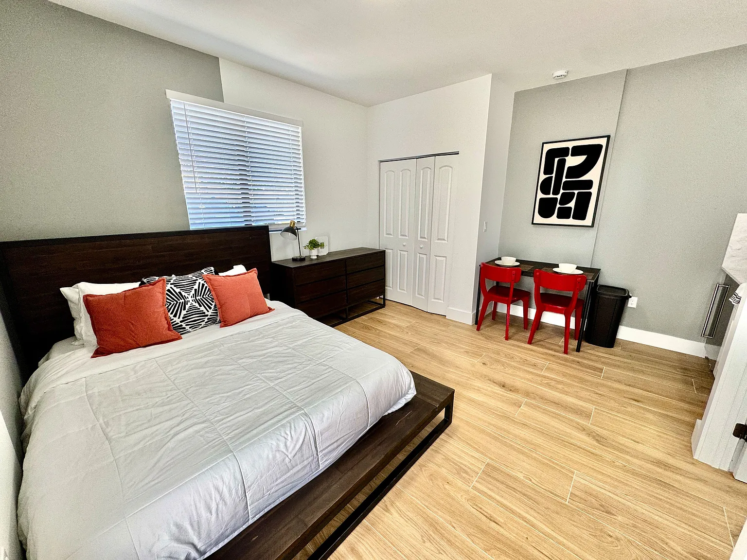1 bed, 1.0 bath, 195 sqft, $1,953 — Photo 4