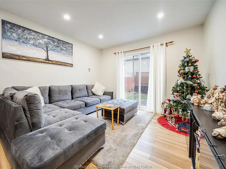 1229 Arncliffe Pl — Photo 8