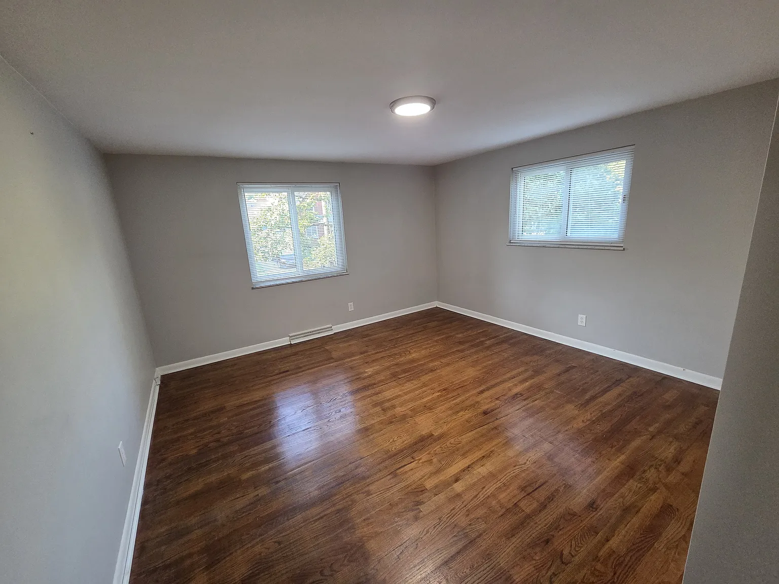 2 bed, 1020 sqft, $1,300 — Photo 4