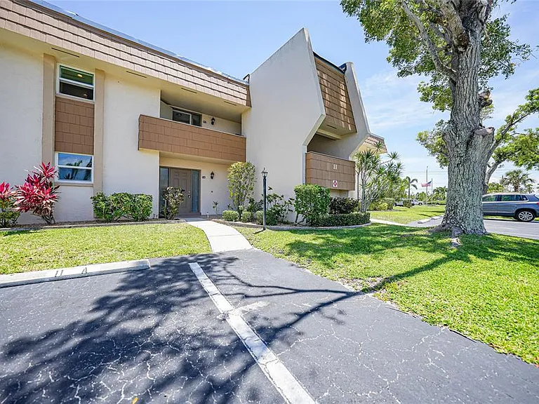 1080 Bal Harbor Blvd #4D — Photo 42