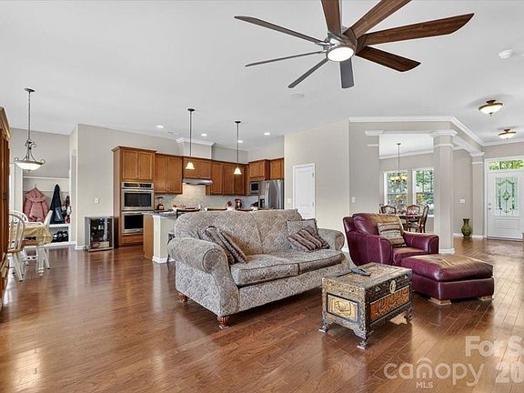 4th image of 10585 Sweethaven Ln