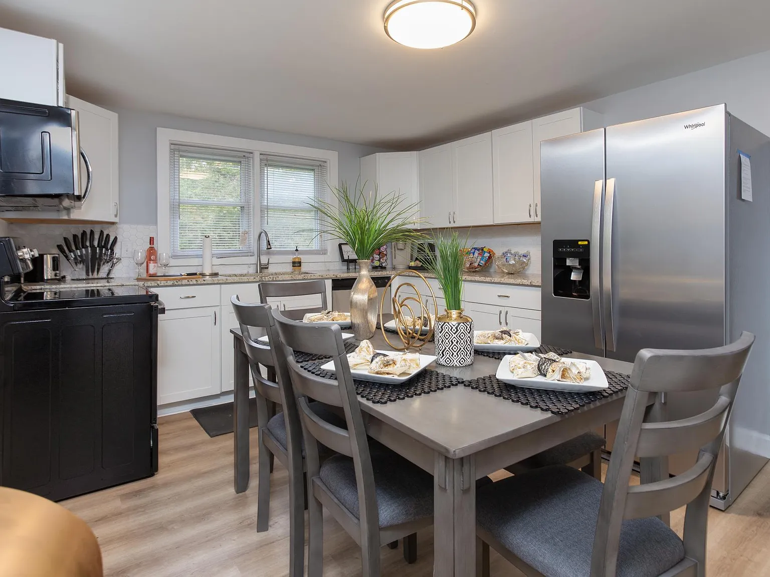 723 W McKinley St — Photo 2