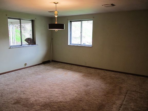 4th image of 653 Rose Ln