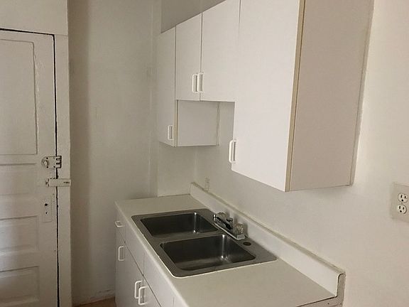4th image of 2641 N Spaulding Ave #2ES