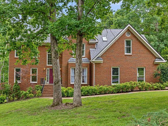 3rd image of 1908 Windy Oaks Ln