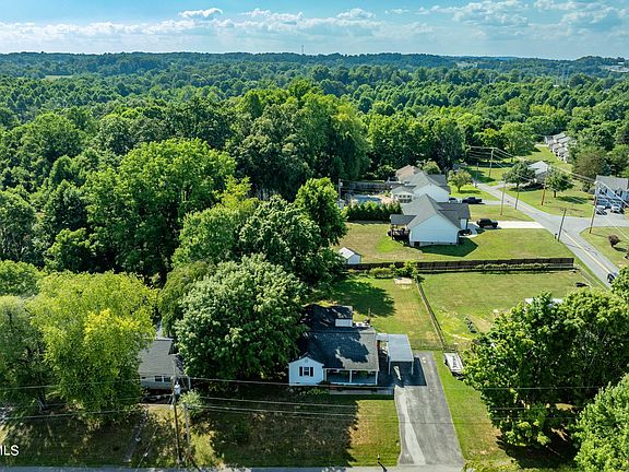 3rd image of 2402 Huffine Cir