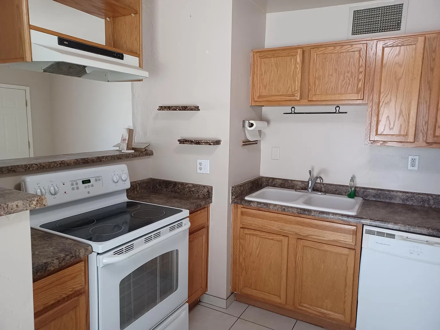 340 E Lee St — Photo 1