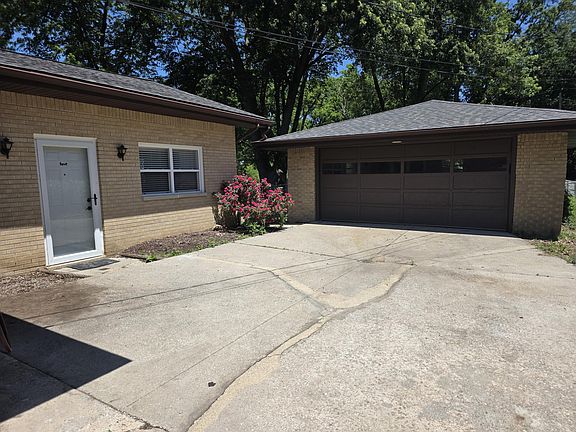2nd image of 405 Fairview Ave