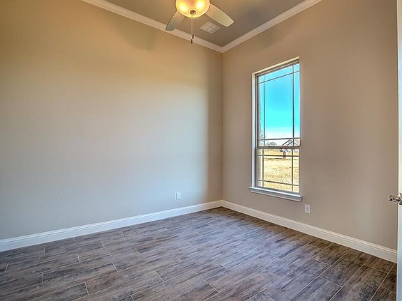 5th image of 1033 Scattered Oaks Trl