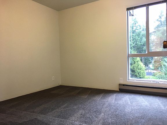 4th image of 12520 Roosevelt Way NE APT 404
