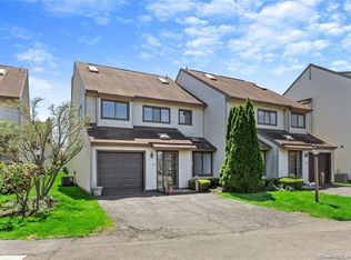 27 Lindstrom Rd APT 4A, Stamford, CT 06902