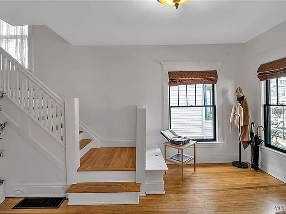 4th image of 827 Bird Ave